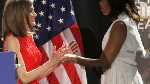 Michelle Obama y la reina Letizia en el acto de este miércoles en el Matadero de Madrid. EFE Michelle Obama y la reina Letizia en el acto de este miércoles en el Matadero de Madrid. EFE
