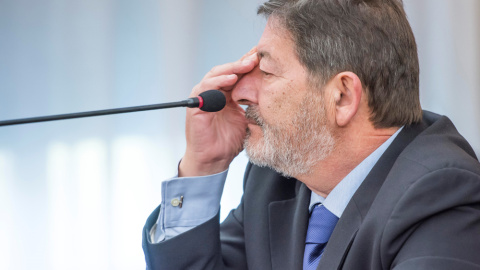 El exdirector general de Trabajo de la Junta Javier Guerrero, uno de los principales acusados en la pieza política del caso ERE, en la sala de la Audiencia de Sevilla. EFE/ Raúl Caro El exdirector general de Trabajo de la Junta Javier Guerrero, uno de los principales acusados en la pieza política del caso ERE, en la sala de la Audiencia de Sevilla. EFE/ Raúl Caro