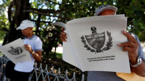 La propuesta inicial pasaba por modificar el concepto de matrimonio que aparece en la actual Constitución.- EFE La propuesta inicial pasaba por modificar el concepto de matrimonio que aparece en la actual Constitución.- EFE