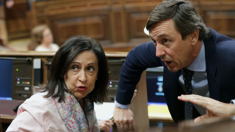 Los portavoces del PSOE y PP, Margarita Robles y Rafael Hernando./ EFE Los portavoces del PSOE y PP, Margarita Robles y Rafael Hernando./ EFE