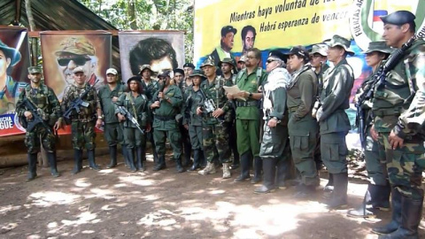 Imagen del vídeo divulgado hoy en Internet por las FARC-EP en el que el número dos de la guerrilla colombiana de las FARC, alias Iván Márquez anuncia su vuelta a las armas. Imagen del vídeo divulgado hoy en Internet por las FARC-EP en el que el número dos de la guerrilla colombiana de las FARC, alias Iván Márquez anuncia su vuelta a las armas.