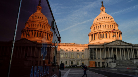 Vista del edificio del Capitolio, que alberga la Cámara de Representantes y el Senado de EEUU, en el atardecer. REUTERS/Joshua Roberts Vista del edificio del Capitolio, que alberga la Cámara de Representantes y el Senado de EEUU, en el atardecer. REUTERS/Joshua Roberts