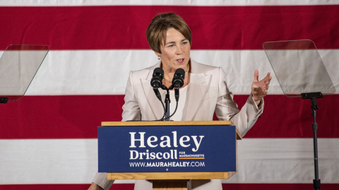 La demócrata Maura Healey celebra su vitoria en las elecciones para gobernadora de Massachusetts, en el Hotel Copley Plaza de Boston (Massachusetts, EEUU). AFP/Joseph Prezioso La demócrata Maura Healey celebra su vitoria en las elecciones para gobernadora de Massachusetts, en el Hotel Copley Plaza de Boston (Massachusetts, EEUU). AFP/Joseph Prezioso
