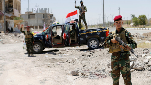 Las fuerzas gubernamentales iraquíes tras de recuperar la ciudad de los militantes del Estado Islámico de Irak.- REUTERS / Thaier Al- Sudani
