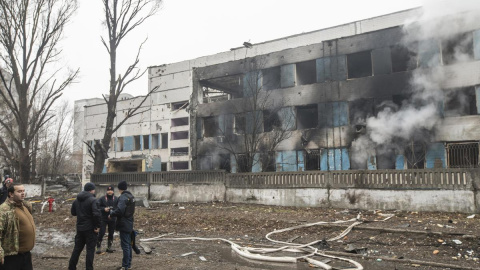 Lugar del impacto de uno de los misiles rusos lanzado en la ciudad ucraniana de Dnipro, que ha alcanzado un hospital de maternidad y un centro comercial. Lugar del impacto de uno de los misiles rusos lanzado en la ciudad ucraniana de Dnipro, que ha alcanzado un hospital de maternidad y un centro comercial.