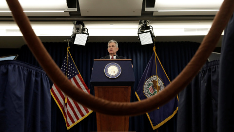 El presidente de la Reserva Federal, Jerome Powell en la rueda de prensa posterior a la reunión del banco central estadounidense en la que se ha acordado la cuarta subida de tipos en 2018. REUTERS/Yuri Gripas El presidente de la Reserva Federal, Jerome Powell en la rueda de prensa posterior a la reunión del banco central estadounidense en la que se ha acordado la cuarta subida de tipos en 2018. REUTERS/Yuri Gripas