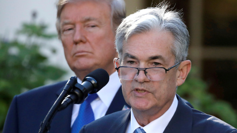 El presidente de la Reserva Federal (Fed), Jerome Powell, junto al presidente de EEUU, Donald Trump, en la Casa Blanca, el día de su nominación para dirigir el banco central estadounidense. REUTERS/Carlos Barria El presidente de la Reserva Federal (Fed), Jerome Powell, junto al presidente de EEUU, Donald Trump, en la Casa Blanca, el día de su nominación para dirigir el banco central estadounidense. REUTERS/Carlos Barria