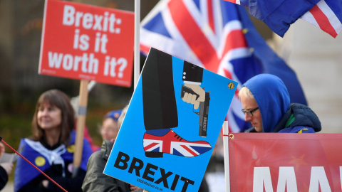 Manifestantes protestan contra el brexit. REUTERS/Archivo Manifestantes protestan contra el brexit. REUTERS/Archivo