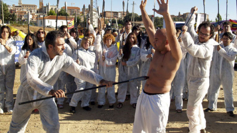 Alrededor de 400 militantes antitaurinos se concentraron el pasado año contra el Toro de la Vega. (EFE) Alrededor de 400 militantes antitaurinos se concentraron el pasado año contra el Toro de la Vega. (EFE)