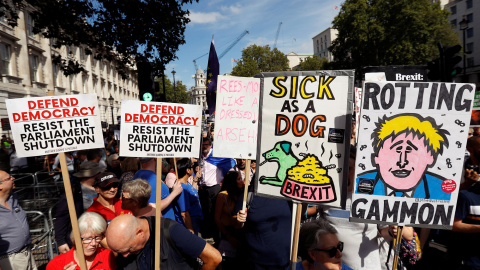 El grupo de presión "Otra Europa es posible" convocó 32 protestas a lo largo del país.-Peter Nicholls (REUTERS)