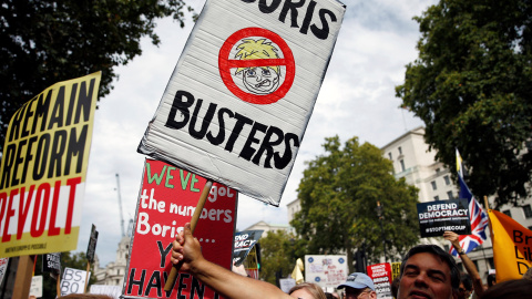 Además de en Londres, los manifestantes salieron en ciudades como Manchester, Oxford, Glasgow, Birmingham, Brighton, Swansea, Bristol y Liverpool.- Peter Nicholls (REUTERS)