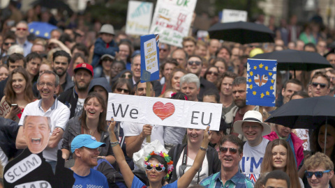 Manifestantes contra la salida del Reino Unido de la UE.- REUTERS