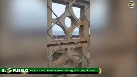 Lanzamientos de piedras hacia los guardias civiles en la frontera ceutí Lanzamientos de piedras hacia los guardias civiles en la frontera ceutí