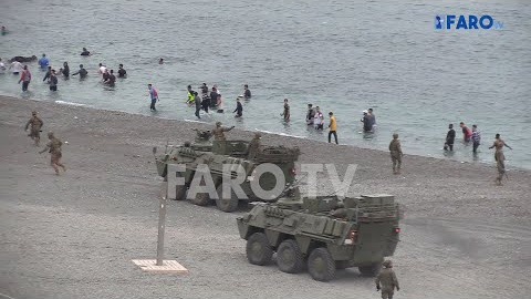 Los tanques en la playa, una de las imágenes de la llegada masiva de migrantes a Ceuta Los tanques en la playa, una de las imágenes de la llegada masiva de migrantes a Ceuta