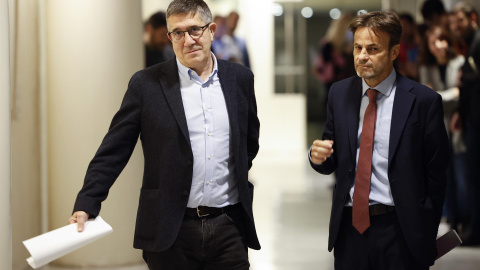 El portavoz del Partido Socialista en el Congreso, Patxi López (i), y el presidente del grupo parlamentario de Unidas Podemos, Jaume Asens (d), registran una proposición de ley junto a Unidas Podemos para rebajar la pena máxima del delito d El portavoz del Partido Socialista en el Congreso, Patxi López (i), y el presidente del grupo parlamentario de Unidas Podemos, Jaume Asens (d), registran una proposición de ley junto a Unidas Podemos para rebajar la pena máxima del delito d