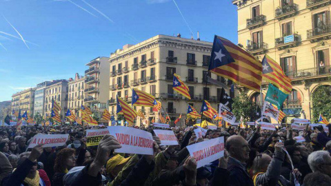 Manifestantes convocados por Òmnium concentrados en la Estació de França. /ENRIC PLANAS Manifestantes convocados por Òmnium concentrados en la Estació de França. /ENRIC PLANAS