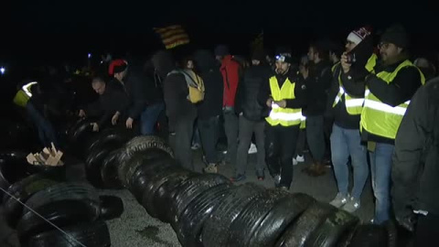 Cortes en la AP7 por las protestas horas antes del Consejo de Ministros Cortes en la AP7 por las protestas horas antes del Consejo de Ministros