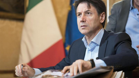 01/09/2019.- Imagen de archivo del primer ministro italiano Giuseppe Conte durante una entrevista para el diario 'Fatto Quotidiano' en Roma. EFE/EPA/Filipo Attili 01/09/2019.- Imagen de archivo del primer ministro italiano Giuseppe Conte durante una entrevista para el diario 'Fatto Quotidiano' en Roma. EFE/EPA/Filipo Attili
