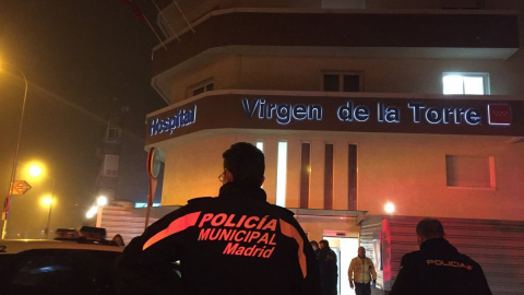 Imágenes del Twitter de Emergencias Madrid en las puertas de un hospital en el distrito de Villa de Vallecas - EFE Imágenes del Twitter de Emergencias Madrid en las puertas de un hospital en el distrito de Villa de Vallecas - EFE