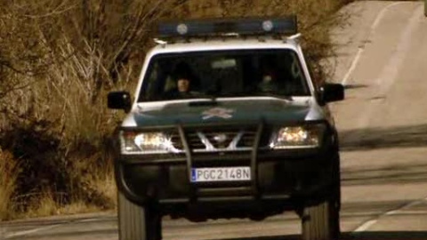 Patrol por una carretera rural. Patrol por una carretera rural.