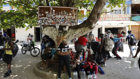 Migrantes de diversas partes del mundo llegan al puerto de Capurganá, el 3 de mayo de 2021, en Capurganá (Colombia). Migrantes de diversas partes del mundo llegan al puerto de Capurganá, el 3 de mayo de 2021, en Capurganá (Colombia).