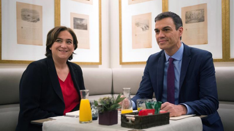 El presidente del Gobierno, Pedro Sánchez, se ha reunido esta mañana con la alcaldesa de Barcelona, Ada Colau/EFE