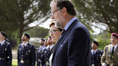 Rajoy comparece en los jardines del palacio de La Moncloa junto a la primera ministra polaca. / CHEMA MOYA (EFE) Rajoy comparece en los jardines del palacio de La Moncloa junto a la primera ministra polaca. / CHEMA MOYA (EFE)