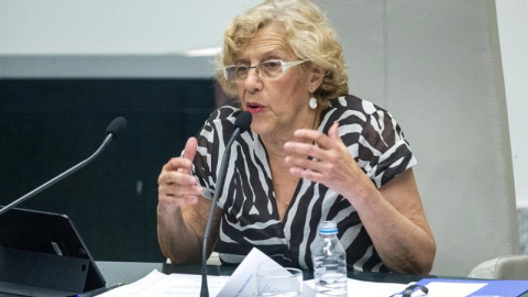 La alcaldesa de Madrid, Manuela Carmena, al inicio de su primer debate sobre el estado de la ciudad, en el que los grupos políticos harán balance del cambio en un Ayuntamiento gobernado por Ahora Madrid después de 24 años de gestión del PP. La alcaldesa de Madrid, Manuela Carmena, al inicio de su primer debate sobre el estado de la ciudad, en el que los grupos políticos harán balance del cambio en un Ayuntamiento gobernado por Ahora Madrid después de 24 años de gestión del PP.