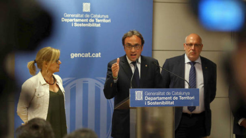 Josep Rull (c), conseller de Territorio y Sostenibilidad, acompañado del conseller de Empresa, Jordi Baiget (d). EFE Josep Rull (c), conseller de Territorio y Sostenibilidad, acompañado del conseller de Empresa, Jordi Baiget (d). EFE