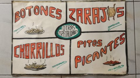 Botones, zarajos, chorrillos, pitos, en la Freiduría de Gallinejas. Botones, zarajos, chorrillos, pitos, en la Freiduría de Gallinejas.