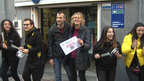 Los premiados de Castellbisbal lo celebran a ritmo de batukada Los premiados de Castellbisbal lo celebran a ritmo de batukada