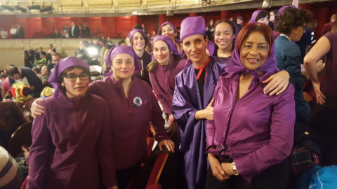 Un grupo de feministas vestidas de morado han acudido al sorteo de Navidad para "visibilizar la lucha de las mujeres y por la huelga del 8 de marzo". /EUROPA PRESS Un grupo de feministas vestidas de morado han acudido al sorteo de Navidad para "visibilizar la lucha de las mujeres y por la huelga del 8 de marzo". /EUROPA PRESS