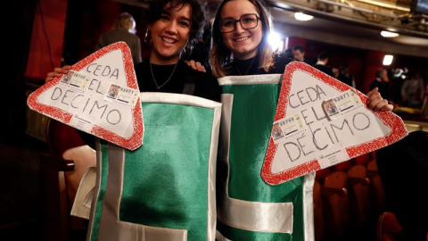 Preparativos para el Sorteo Extraordinario de Navidad que comenzará a 09.00 horas en el Teatro Real y que este año repartirá un total de 2.380 millones de euros en premios. /EFE Preparativos para el Sorteo Extraordinario de Navidad que comenzará a 09.00 horas en el Teatro Real y que este año repartirá un total de 2.380 millones de euros en premios. /EFE