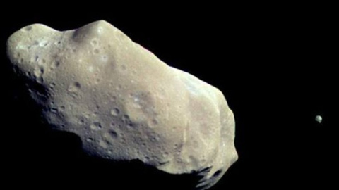 Científicos intrigados por la aparición de un misterioso asteroide gigante "de una sola pieza" Científicos intrigados por la aparición de un misterioso asteroide gigante "de una sola pieza"