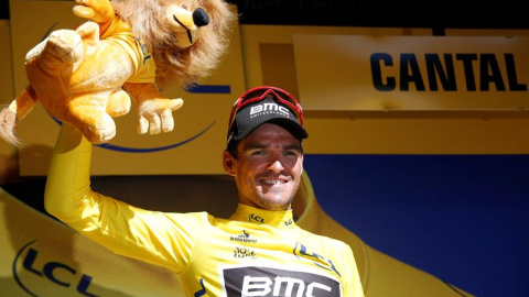 Greg Van Avermaet, con el maillot amarillo tras ganar la etapa del Tour de este miércoles. EFE/Kim Ludbrook Greg Van Avermaet, con el maillot amarillo tras ganar la etapa del Tour de este miércoles. EFE/Kim Ludbrook
