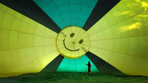 Varios globos aerostáticos durante el vuelo inaugural del 20º European Balloon Festival, que se celebra en la ciudad catalana de Igualada del 6 al 10 de Julio, consolidándose como el festival de globos aerostáticos mas importante de España.
