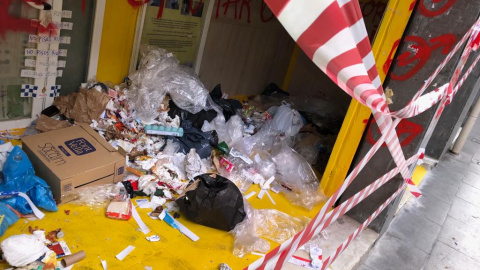 Acumulacions de brossa com a senyal de protesta dels veïns al pis rusc d'Haibu 3.0 Acumulacions de brossa com a senyal de protesta dels veïns al pis rusc d'Haibu 3.0