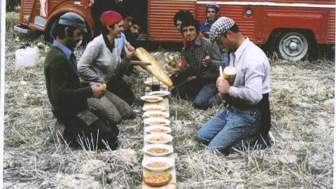 Diamantino con jornaleros en una comida Diamantino con jornaleros en una comida