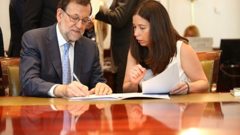 Mariano Rajoy acreditándose como diputado. Mariano Rajoy acreditándose como diputado.