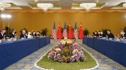 El presidente chino, Xi Jinping (izq), y su homólogo estadounidense, Joe Biden, durante su reunión bilateral un día antes de la Cumbre del G-20 en Bali, Indonesia. REUTERS/Kevin Lamarque El presidente chino, Xi Jinping (izq), y su homólogo estadounidense, Joe Biden, durante su reunión bilateral un día antes de la Cumbre del G-20 en Bali, Indonesia. REUTERS/Kevin Lamarque