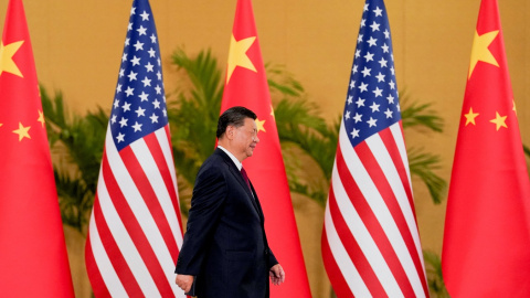 El presidente chino, Xi Jinping (izq), se dirige al encuentro de su homólogo estadounidense, Joe Biden, antes de su reunión bilateral un día antes de la Cumbre del G-20 en Bali, Indonesia. REUTERS/Kevin Lamarque El presidente chino, Xi Jinping (izq), se dirige al encuentro de su homólogo estadounidense, Joe Biden, antes de su reunión bilateral un día antes de la Cumbre del G-20 en Bali, Indonesia. REUTERS/Kevin Lamarque
