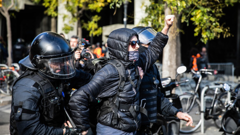 Uno de los detenidos en las protestas del 21D en Barcelona.-Xavier Bonilla/EUROPA PRESS Uno de los detenidos en las protestas del 21D en Barcelona.-Xavier Bonilla/EUROPA PRESS