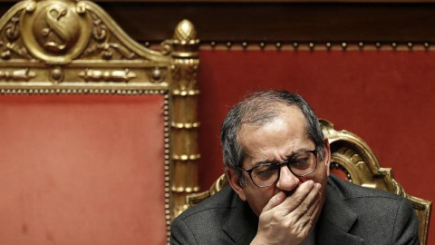 Italian Economy Minister Giovanni Tria attends a discussion before a vote of confidence on the budget law at the Senate of the Republic in Rome, Italy, 23 December 2018. (Lanzamiento de disco, Italia, Roma) EFE/EPA/RICCARDO ANTIMIANI Italian Economy Minister Giovanni Tria attends a discussion before a vote of confidence on the budget law at the Senate of the Republic in Rome, Italy, 23 December 2018. (Lanzamiento de disco, Italia, Roma) EFE/EPA/RICCARDO ANTIMIANI