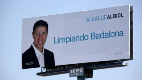 Uno de los polémicos lemas de la campaña de Xavier García Albiol, el exalcalde y candidato del PP: "Limpiando Badalona". Uno de los polémicos lemas de la campaña de Xavier García Albiol, el exalcalde y candidato del PP: "Limpiando Badalona".