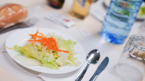 Los programas de alimentación municipales también buscan promover un modelo basado en una dieta saludable y de proximidad. Los programas de alimentación municipales también buscan promover un modelo basado en una dieta saludable y de proximidad.