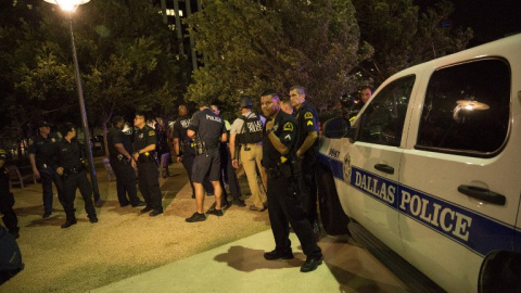 Imagen de la protesta contra la violencia policial en Dallas./ AFP Imagen de la protesta contra la violencia policial en Dallas./ AFP