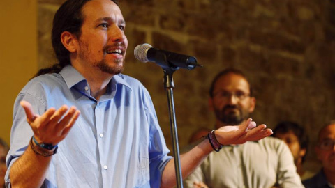 El secretario general de Podemos, Pablo Iglesias, durante su intervención en el acto de presentación hoy en Barcelona del acuerdo de Podemos Cataluña con ICV y EUiA para las elecciones generales. En esta presentación, Iglesias se ha comprom El secretario general de Podemos, Pablo Iglesias, durante su intervención en el acto de presentación hoy en Barcelona del acuerdo de Podemos Cataluña con ICV y EUiA para las elecciones generales. En esta presentación, Iglesias se ha comprom