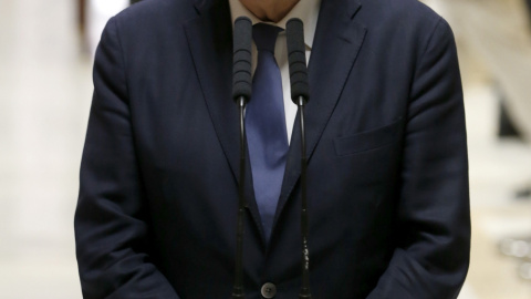El ministro del Interior en funciones, Jorge Fernández Díaz, hace declaraciones a los periodistas, hoy en el Congreso, tras formalizar su acta de diputado de la XII legislatura. EFE/J. J. Guillén El ministro del Interior en funciones, Jorge Fernández Díaz, hace declaraciones a los periodistas, hoy en el Congreso, tras formalizar su acta de diputado de la XII legislatura. EFE/J. J. Guillén