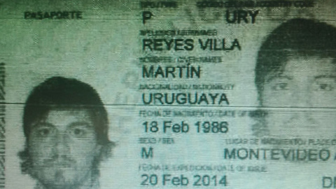 Este es el DNI del ciudadano uruguayo cuya identidad utilizó el comisario Villarejo para contratar un móvil desde el que hablar con Inda y otros "periodistas infiltrados". Este es el DNI del ciudadano uruguayo cuya identidad utilizó el comisario Villarejo para contratar un móvil desde el que hablar con Inda y otros "periodistas infiltrados".