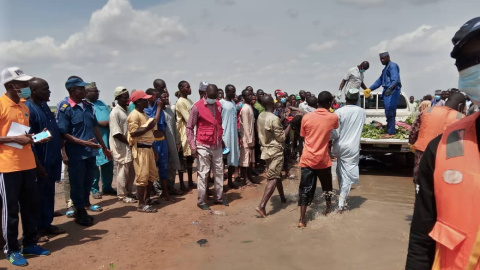 Imagen de archivo de varias personas nigerianas reunidas por los últimos acontecimientos de esta semana, en Kebbi. - REUTERS Imagen de archivo de varias personas nigerianas reunidas por los últimos acontecimientos de esta semana, en Kebbi. - REUTERS